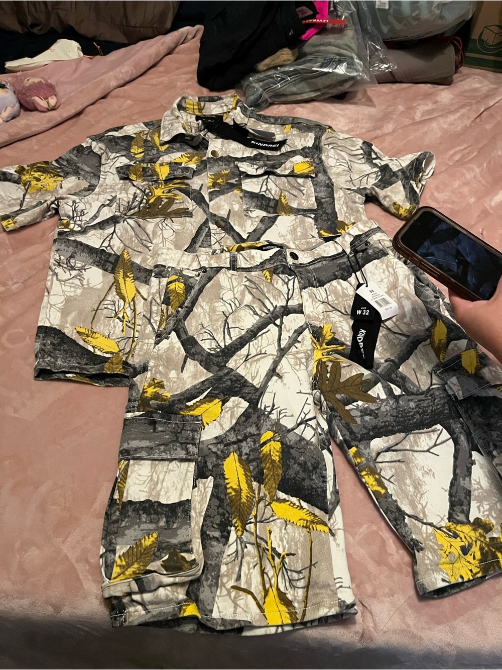 Short-Sleeve Button-Down Casual Shirt in Yellow & Gray Camo Print